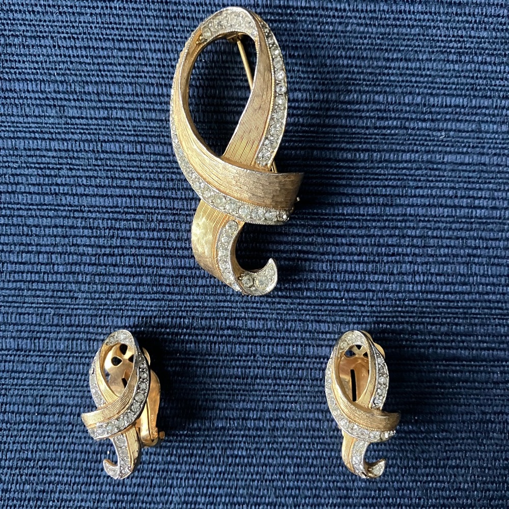 Vintage Gold and Silver Brooch Set